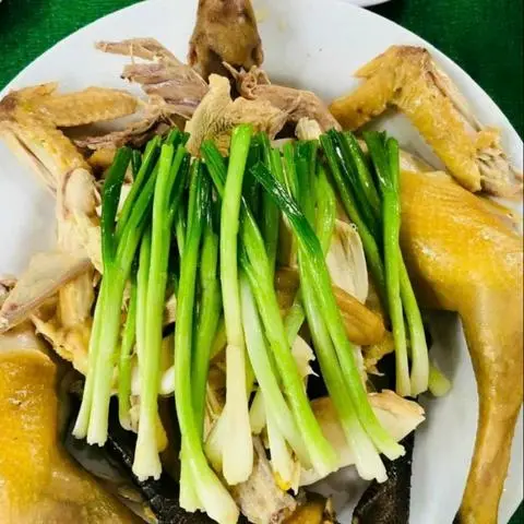 Hình ảnh 1 Em Gà Tre Hấp Hành