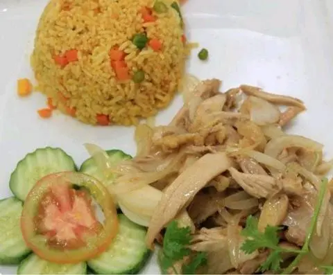 Hình ảnh Cơm chiên gà xé 