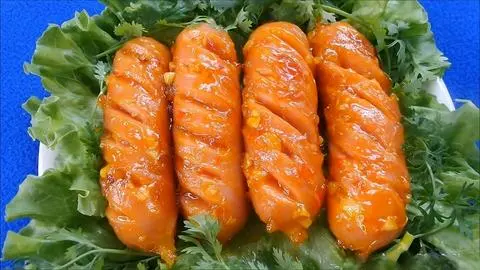 Hình ảnh Cơm xúc xích sốt mắm tỏi