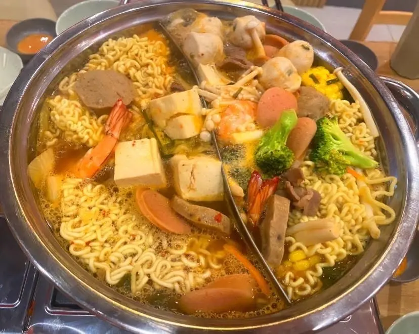 Hình ảnh Lẩu Kim Chi Thập Cẩm Lớn