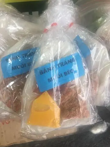 Hình ảnh bánh tráng muối béo siêu dẻo full gia vị 