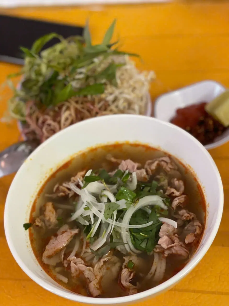 Hình ảnh Bún bò Huế tái