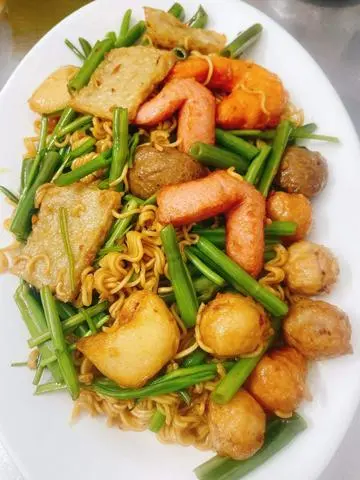 Hình ảnh Mì xào thập cẩm lớn