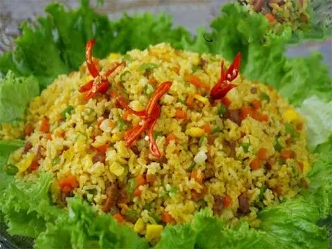 Hình ảnh cơm chiên dương châu trứng thịt bằm
