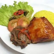 Hình ảnh Cơm Gà Xối Mỡ Má Đùi Chiên Nước Mắm(Gà Nóng)