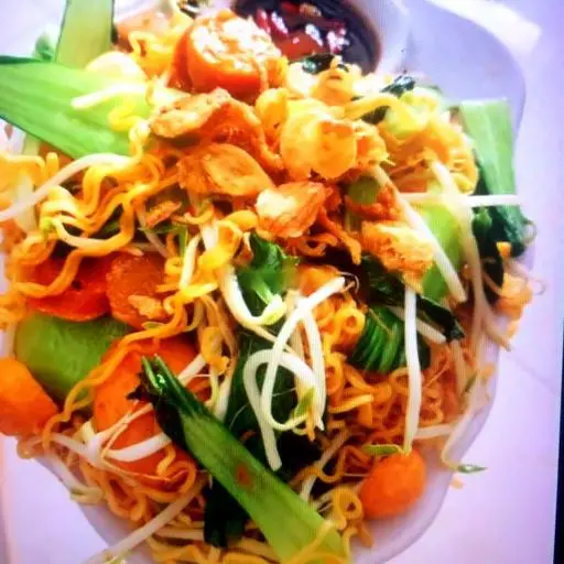 Hình ảnh Mì xào xúc xích