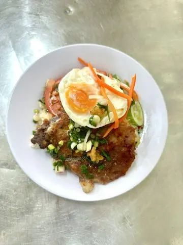 Hình ảnh Cơm sườn ốp la