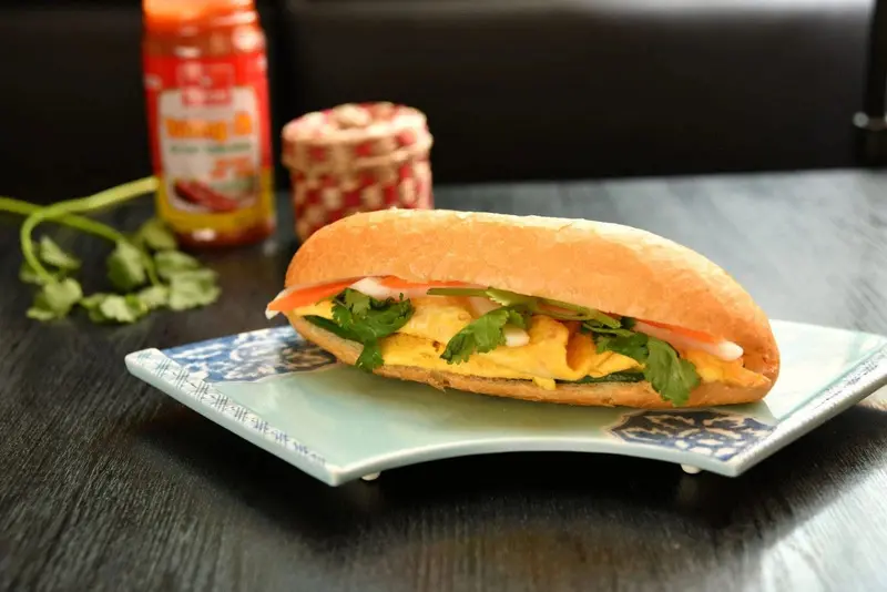 Hình ảnh Bánh Mì Trứng Chiên 2 trứng 