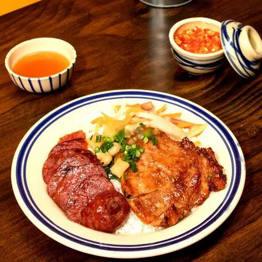 Hình ảnh Cơm tấm sườn lạp xưởng