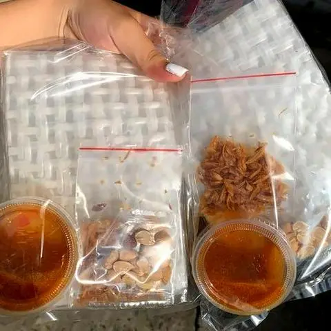 Hình ảnh Bánh tráng chấm muối béo