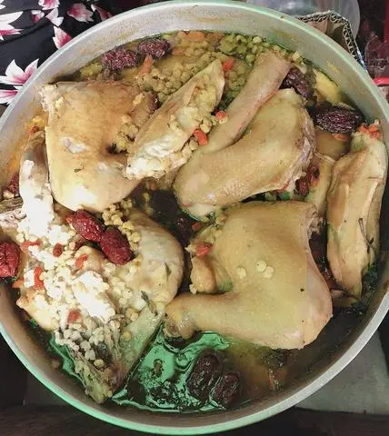 Hình ảnh Cơm chiên gà xối mỡ đùi góc tư