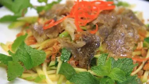 Hình ảnh Gỏi Xoài Khô Cá Sặc