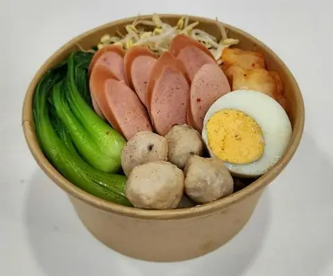 Hình ảnh Mì kimchi xúc xích cá viên