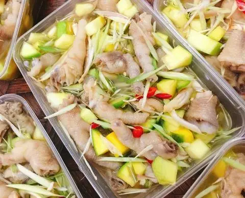 Hình ảnh Chân gà rút xương sả tắc