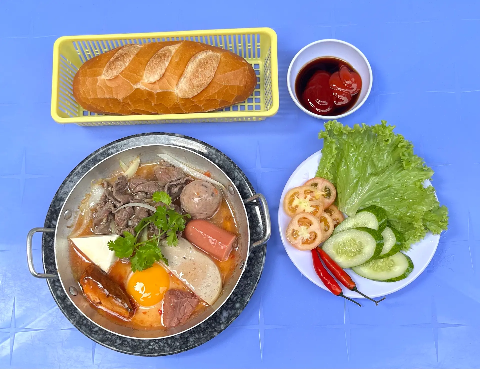 Hình ảnh Đặc biệt: Bò - Trứng - Pate - Chả - Xúc xích - Phô mai - Xíu mại - Cá hộp