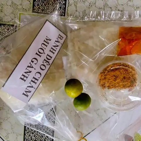 Hình ảnh Bánh dẽo chấm muối gánh