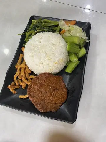 Hình ảnh Cơm sườn cốt lết chay