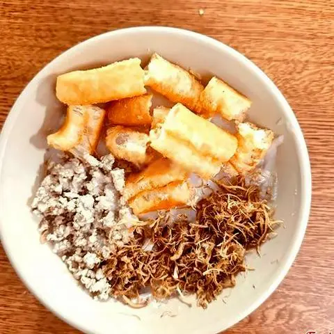Hình ảnh Combo cháo thịt bằm - nấm - quẩy - sữa đậu