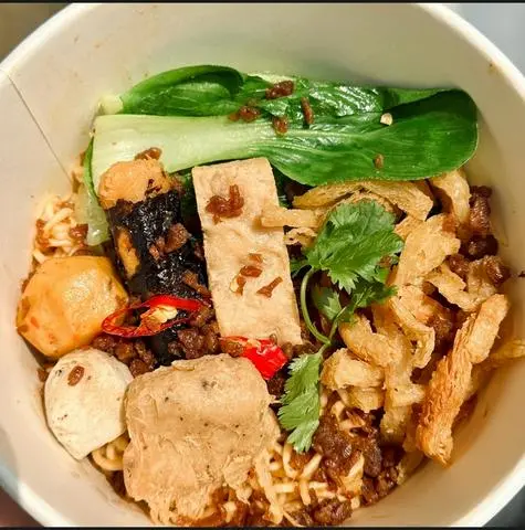 Hình ảnh Vegan tom yum mixed noodles - mì trộn tom yum thuần chay