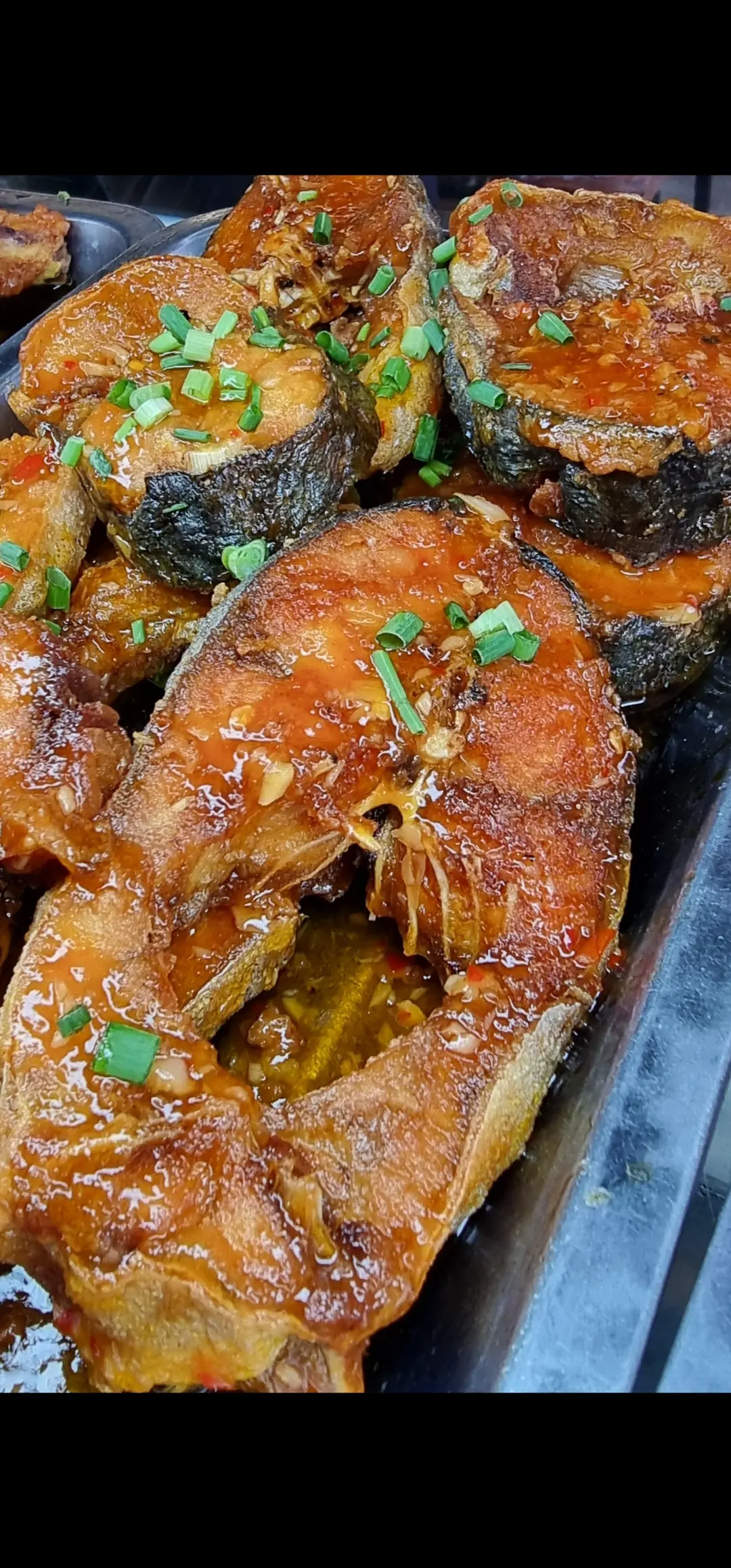 Hình ảnh Cá Hú Chiên Sốt Mắm Tỏi