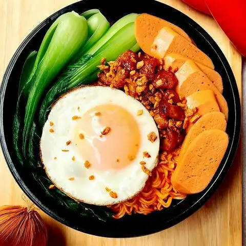 Hình ảnh Mì Trộn Tóp Mỡ Mắm Tỏi Trứng Xúc Xích