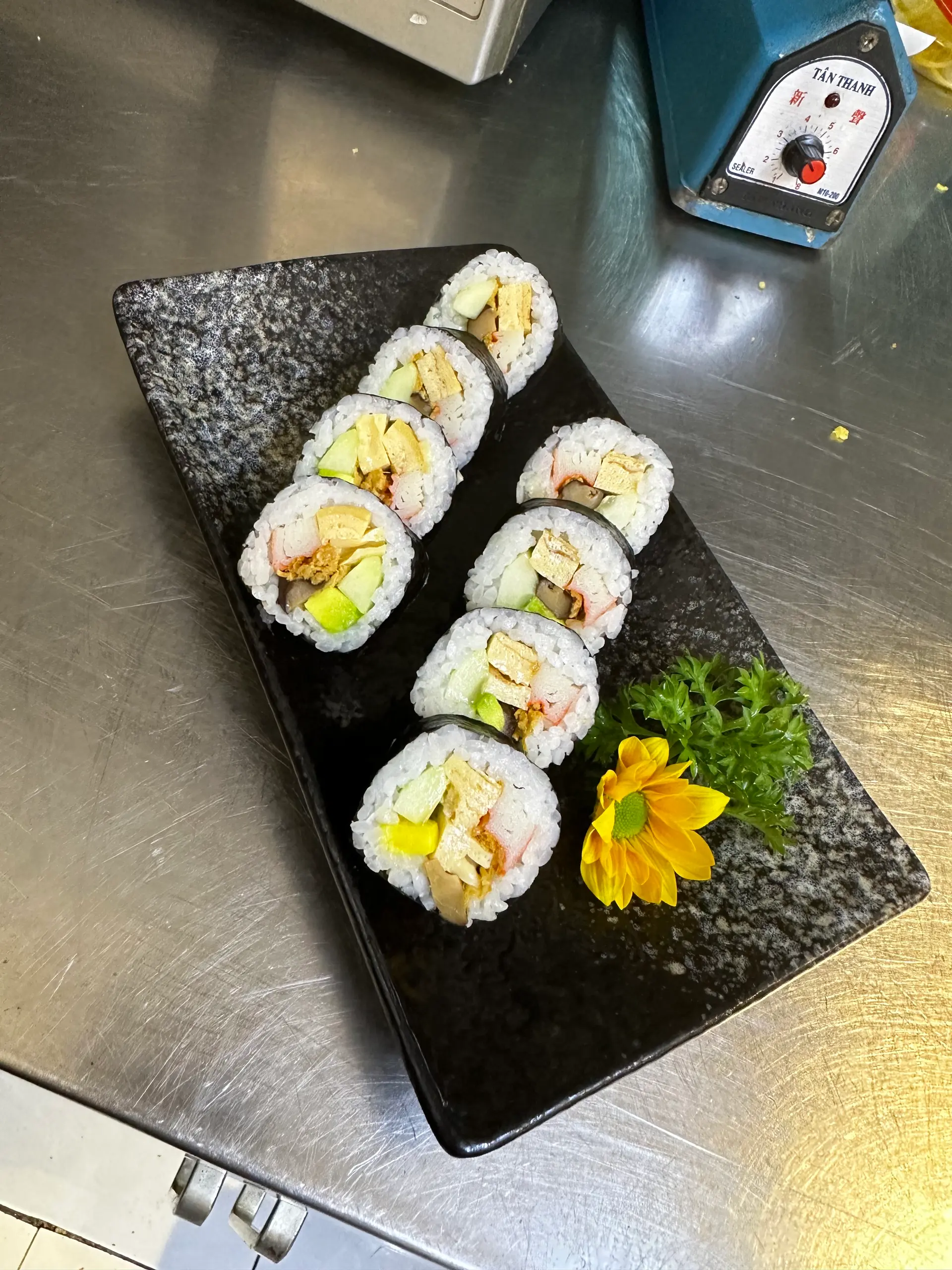 Hình ảnh Futo maki - F18