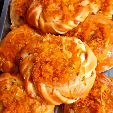 Hình ảnh Bánh mỳ trứng muối tan chảy