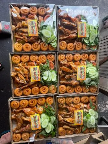 Hình ảnh Combo gà quay bánh bao