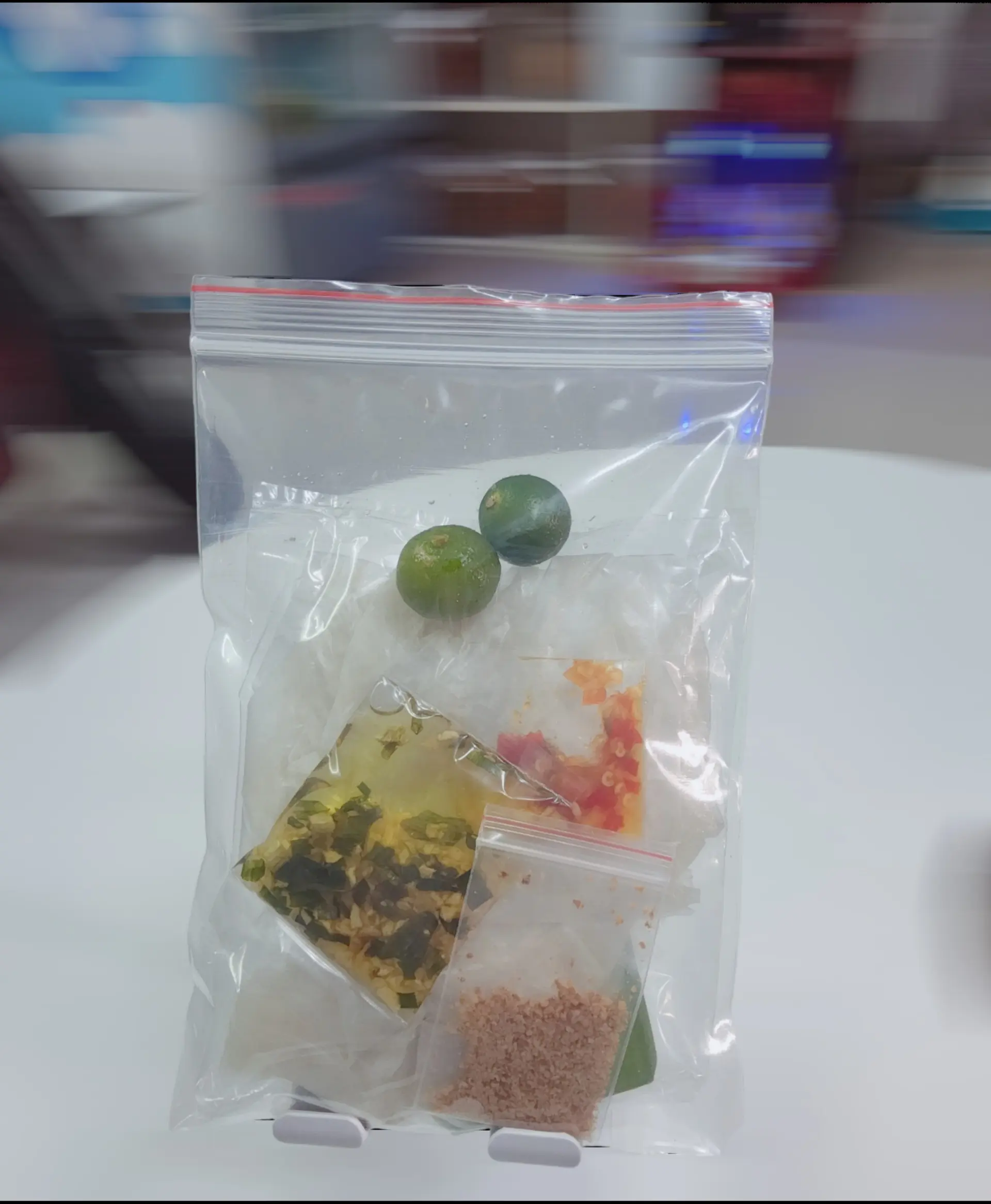 Hình ảnh Bánh tráng muối chay dầu tỏi ớt