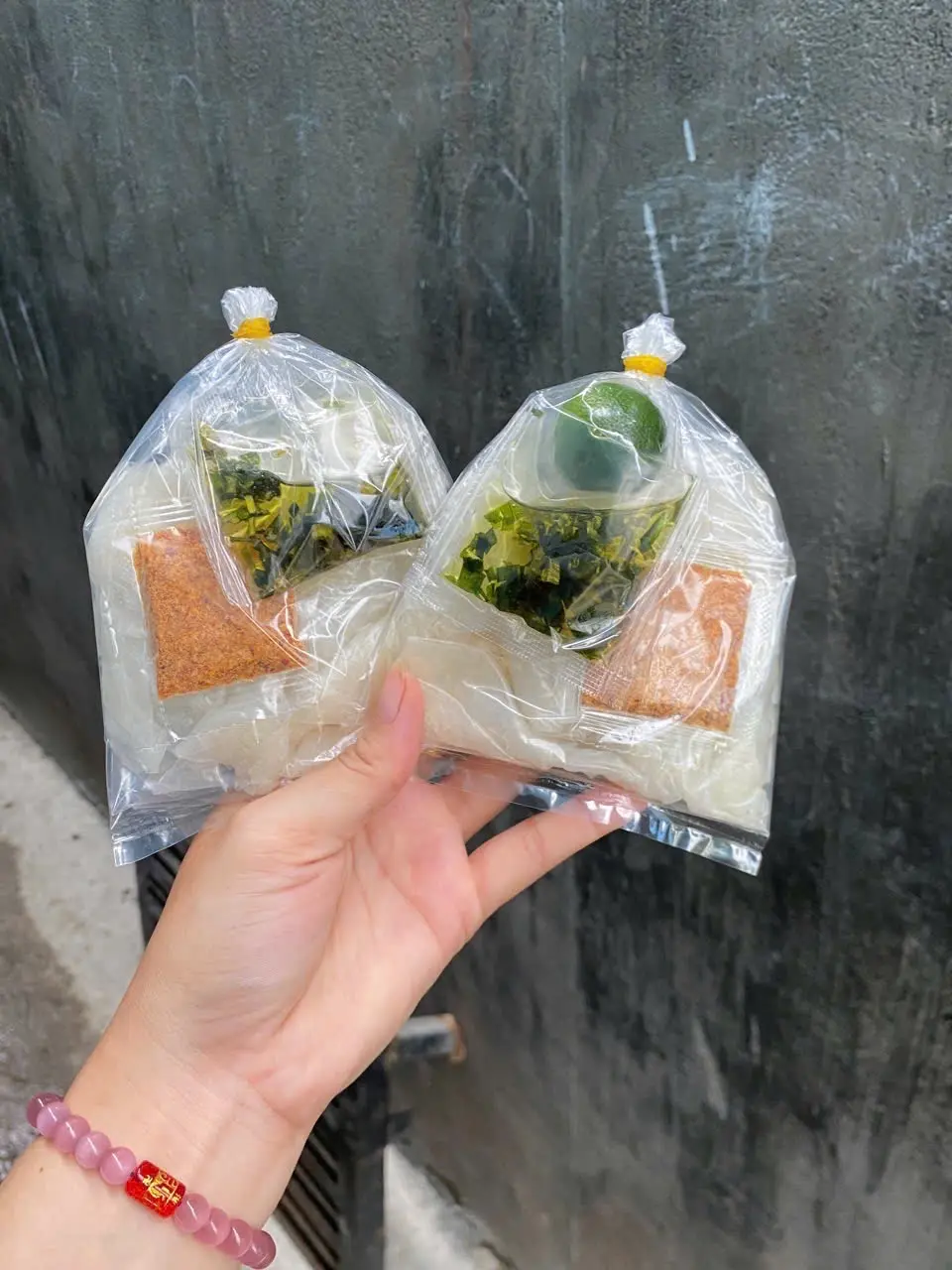 Hình ảnh Bánh Tráng Vò Sặc Mỡ Hành 