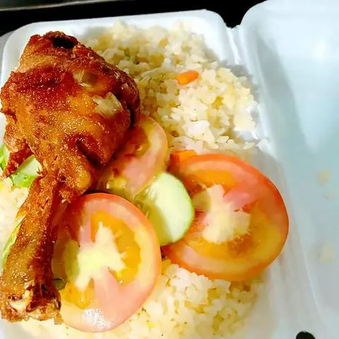 Hình ảnh Cơm chiên đùi gà trung sốt me+canh
