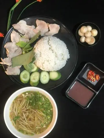 Hình ảnh Cơm Mắm Cá Rò Thịt Luộc Tai Heo Giòn