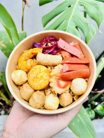 Hình ảnh Lẩu mì cay kim chi cá viên tổng hợp