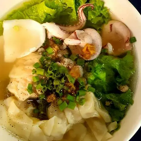 Hình ảnh Hoành Thánh Hải Sản