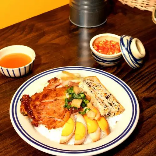 Hình ảnh Cơm tấm sườn chả trứng kho