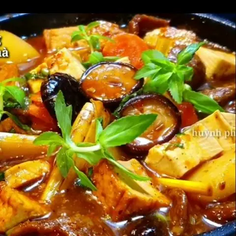 Hình ảnh mì bò kho nấm, chả, đậu, hủ ki, hoàn thánh 