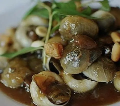 Hình ảnh Ốc mở xào me 