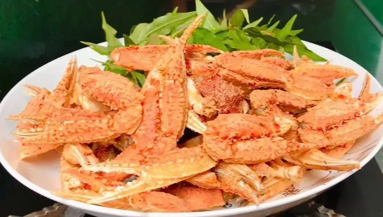 Hình ảnh Càng ghẹ rang muối cồ 6 cái