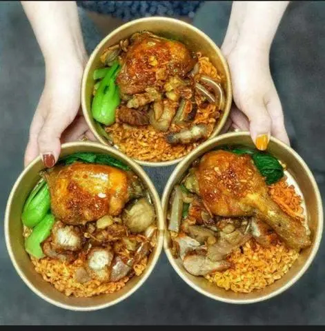 Hình ảnh Mì trộn - gà chiên - trứng opla
