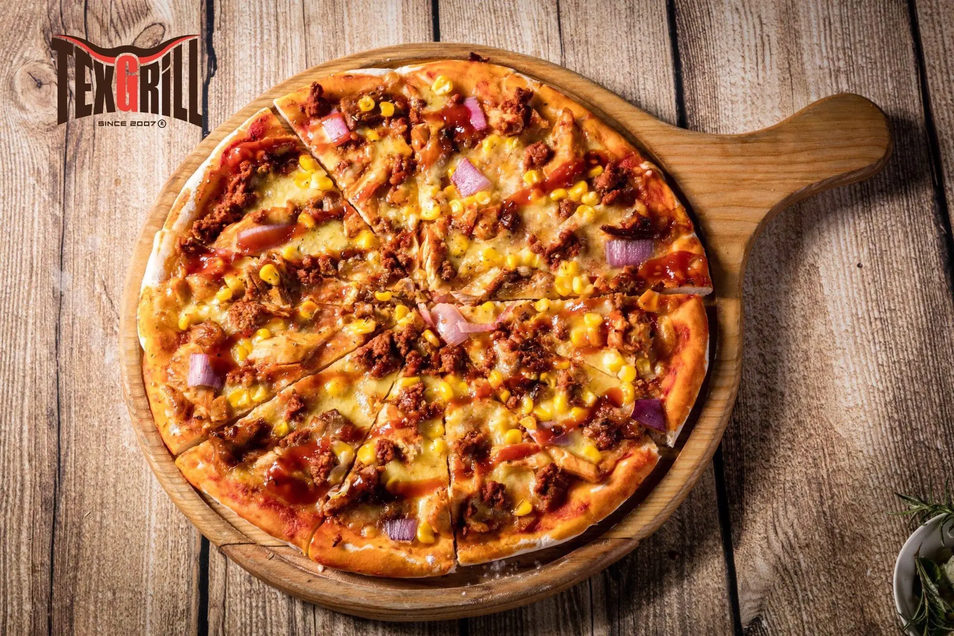 Hình ảnh Pizza bò + xúc xích size lớn L