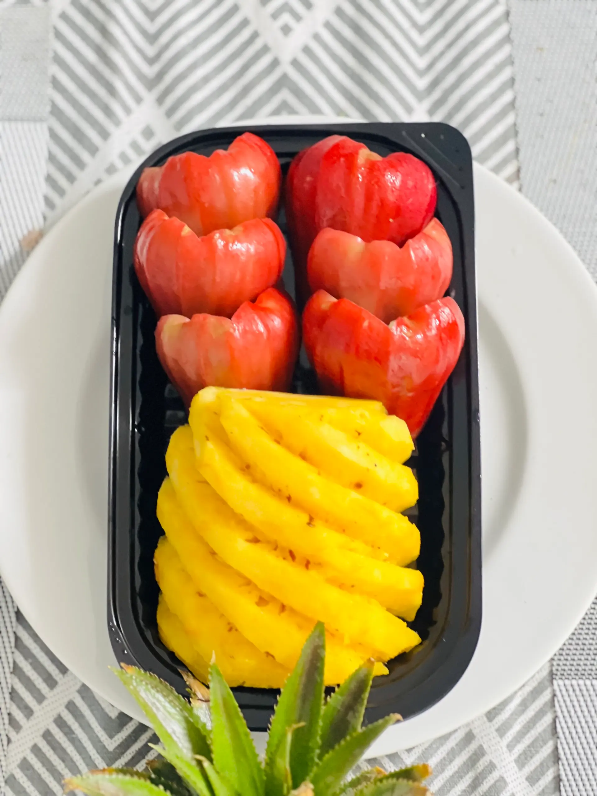 Hình ảnh Mận, thơm cắt sẵn 350g (muối)