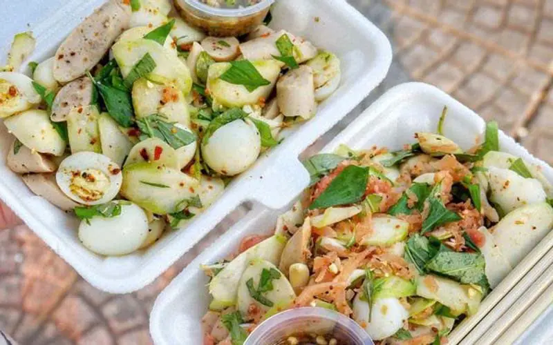 Hình ảnh Tré Trộn Trứng Cút Đặt Biệt Nhiều Tré Phần Nhỏ Tặng Kèm Bánh Phồng Tôm 