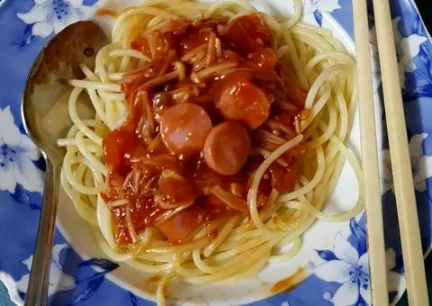 Hình ảnh Mỳ ý bò bằm +xúc xích