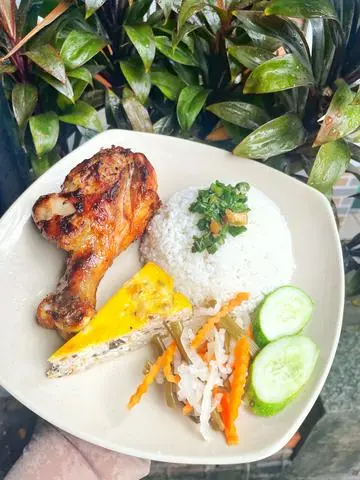 Hình ảnh cơm đùi gà chả