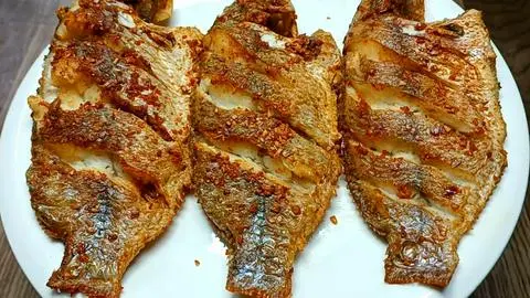 Hình ảnh CƠM CÁ RÔ MUỐI SẢ CHIÊN 