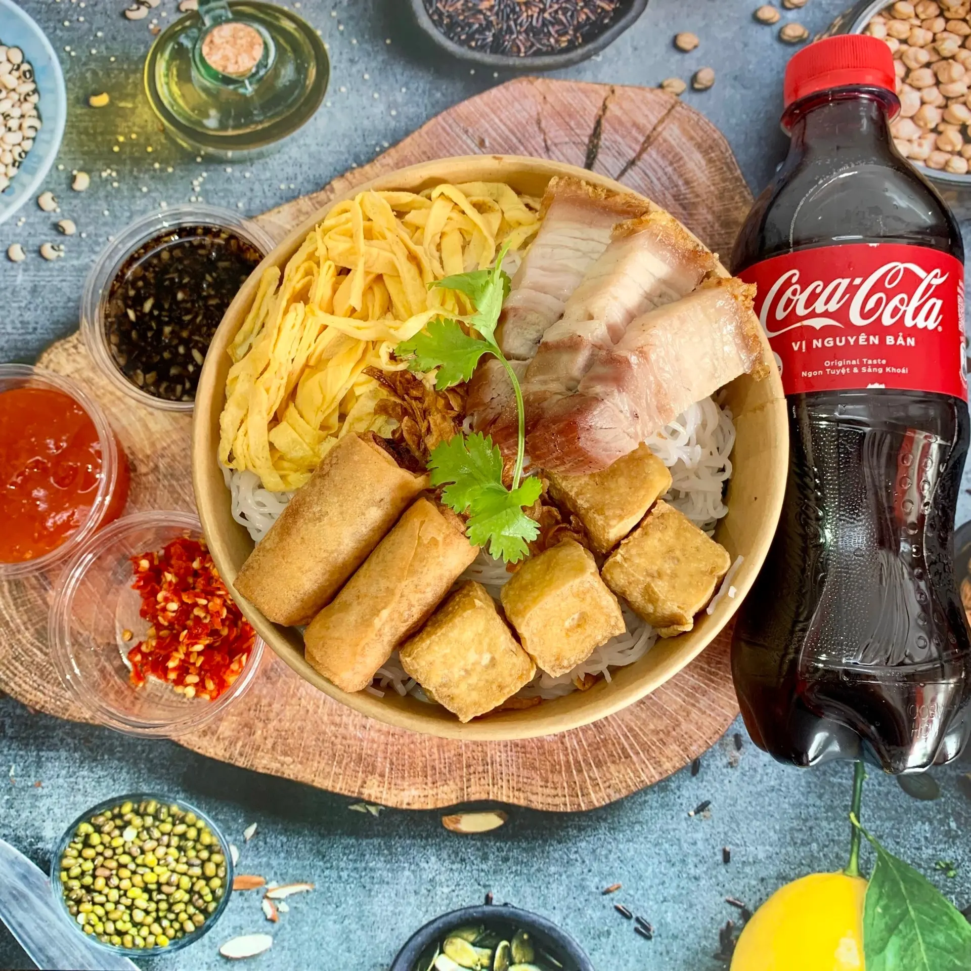 Hình ảnh Bún nước tương Heo Quay + Coca