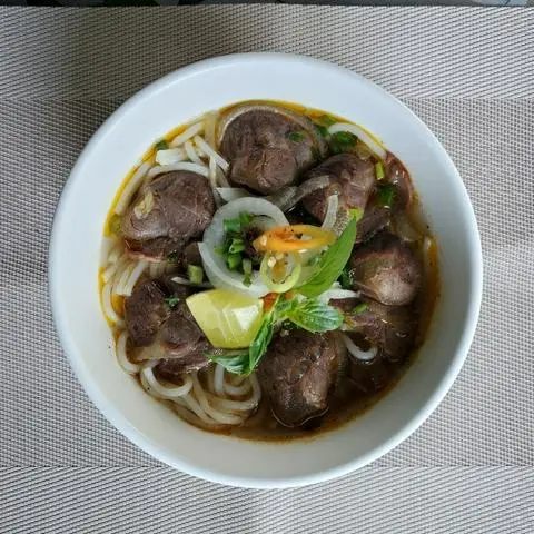 Hình ảnh Bún bò bắp chả - nạm chả