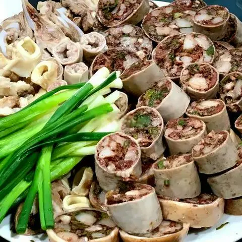 Hình ảnh Lòng heo luộc phần 2 người ăn