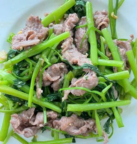 Hình ảnh Cơm đĩa bò xào rau muống