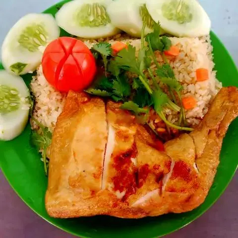 Hình ảnh Cơm chiên đùi gà lớn sốt me+ canh
